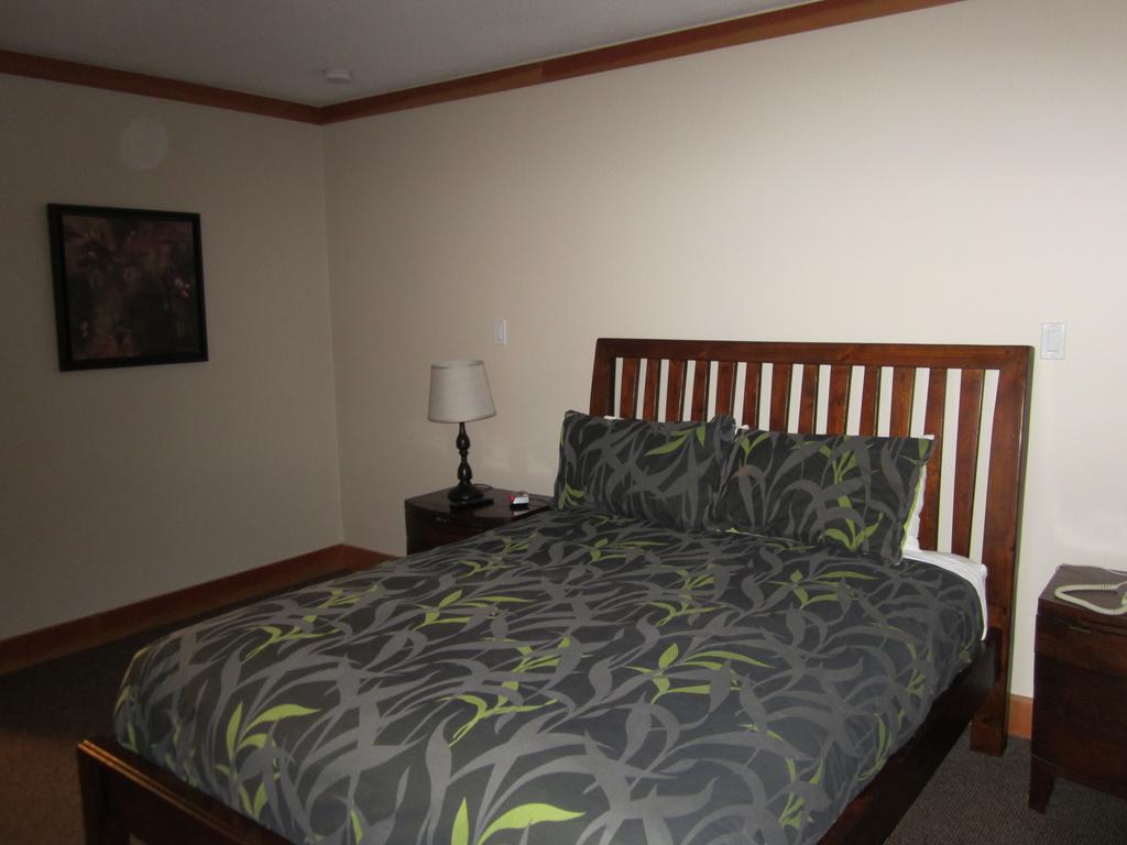 The Lodge At Skeena Landing Terrace Room photo
